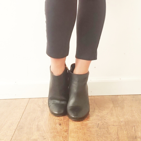 SAM EDELMAN Black Leather Round Toe booties 8 1/2 - Picture 3 of 6
